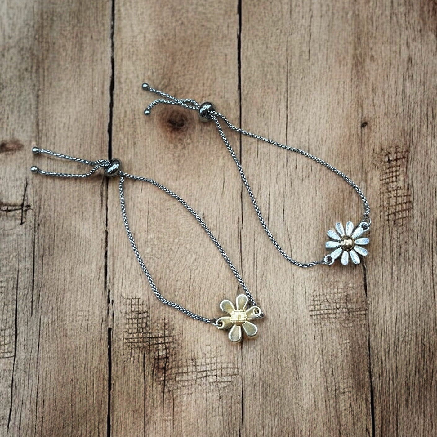 Adjustable Bracelet - Daisy