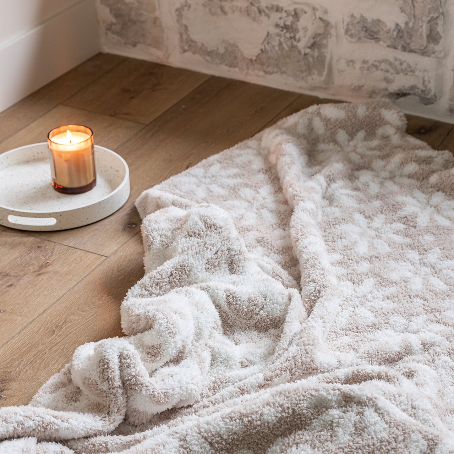 Daisy Print Blushing Beige and White Extended Throw