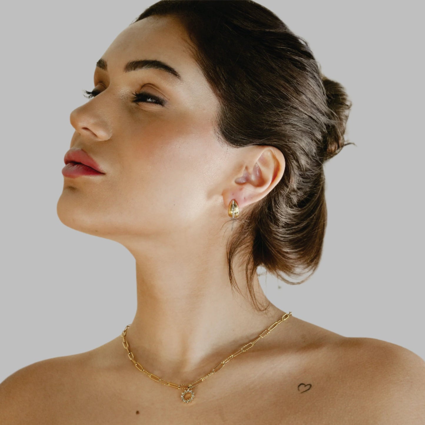 FERNDALE Gold: Stud Earrings with Textured Lines Highlighted with a Pavé Zirconia (CZ)