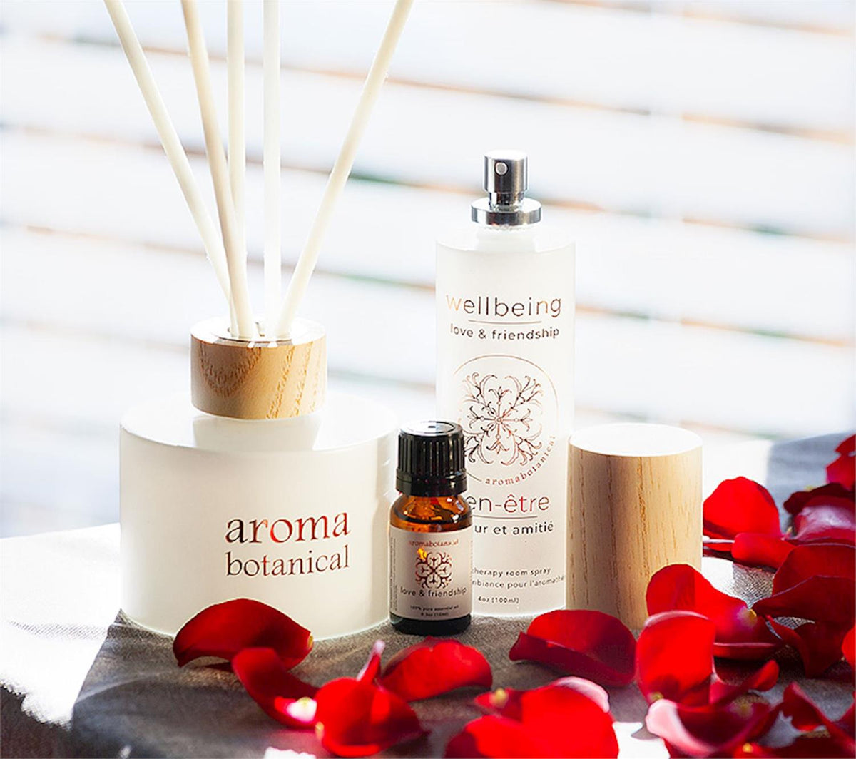 Small Love Candle with Almond & Sandalwood for Intimacy by Aromabotanical
