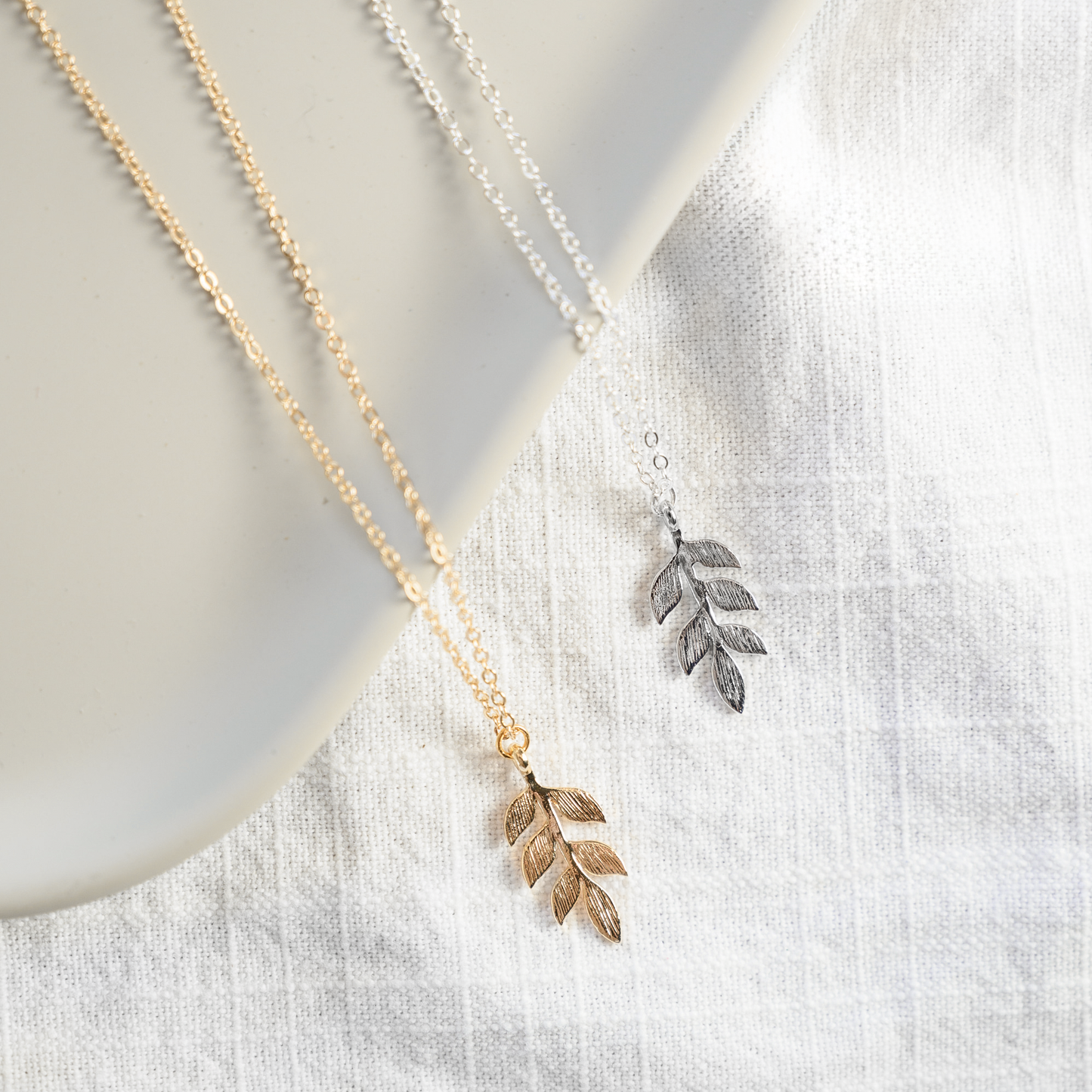 Elegant Leaf Necklace