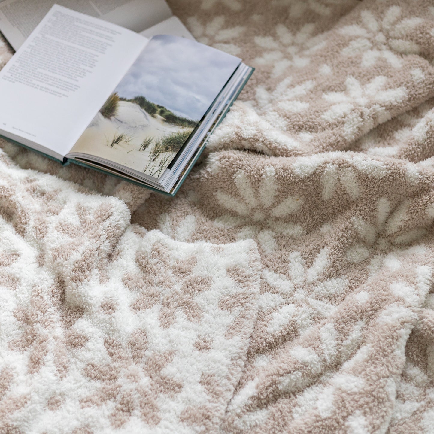 Daisy Print Blushing Beige and White Extended Throw