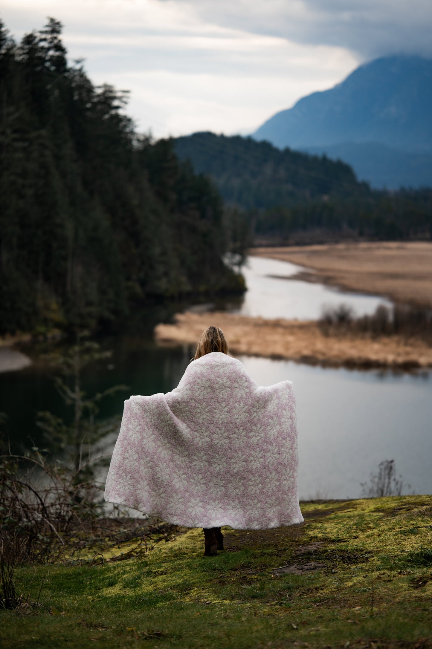 Hushed Violet & Baby's Breath Daisy Print Extended Throw