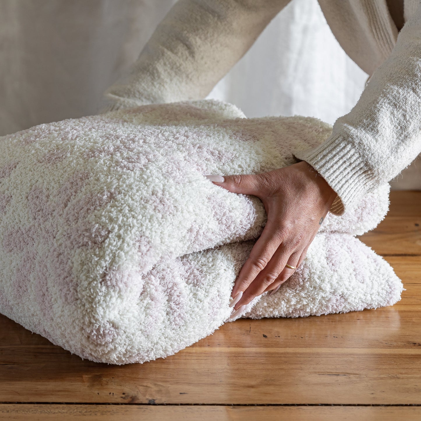 Hushed Violet & Baby's Breath Daisy Print Extended Throw