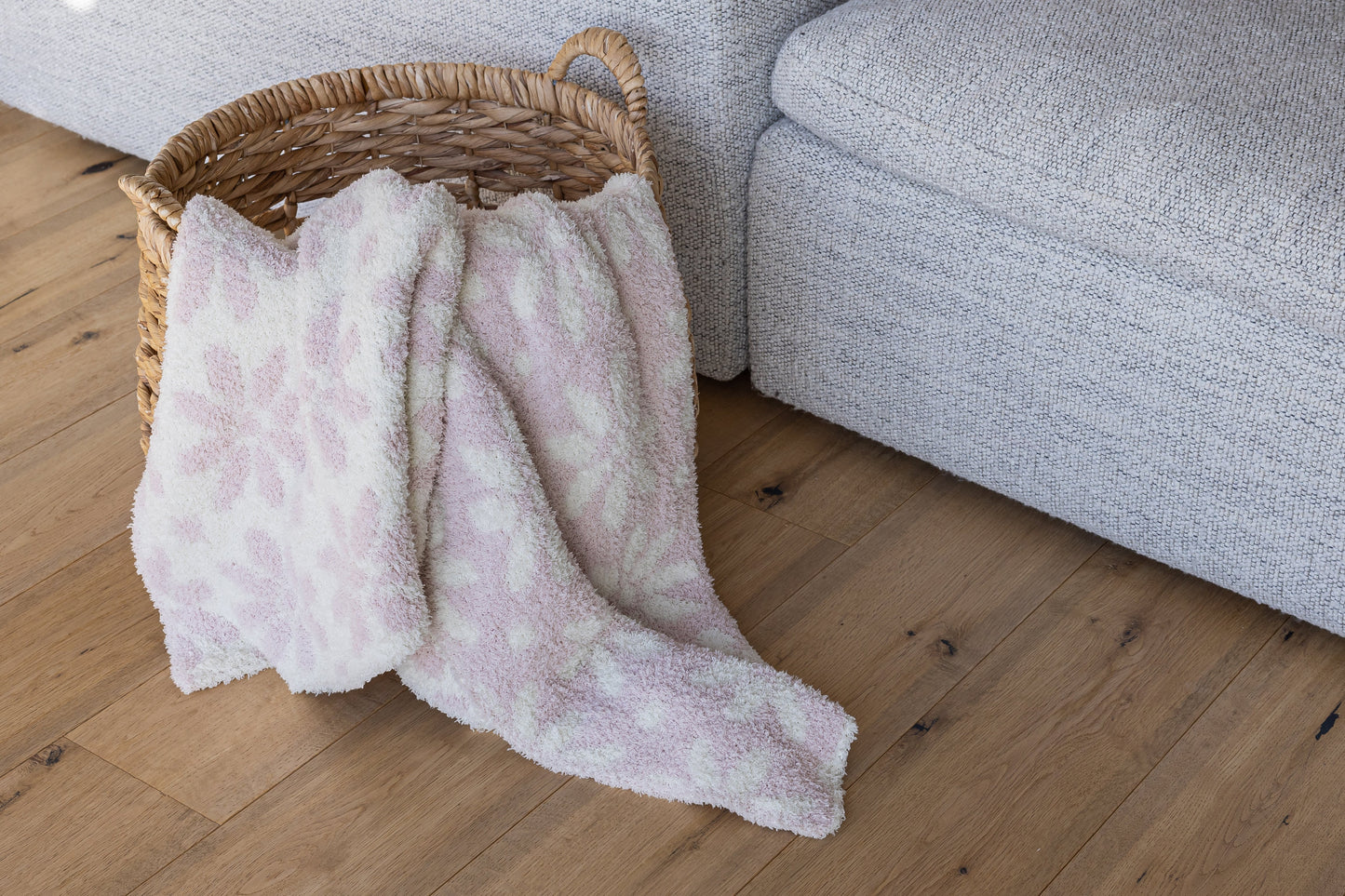 Hushed Violet & Baby's Breath Daisy Print Extended Throw