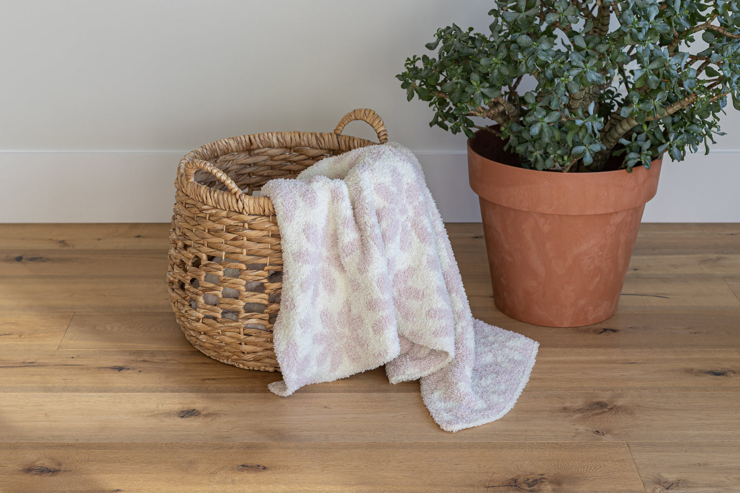 Hushed Violet & Baby's Breath Daisy Print Extended Throw