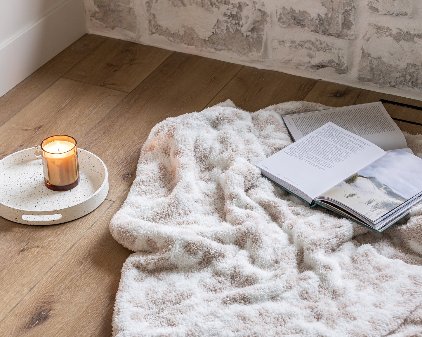 Daisy Print Blushing Beige and White Extended Throw