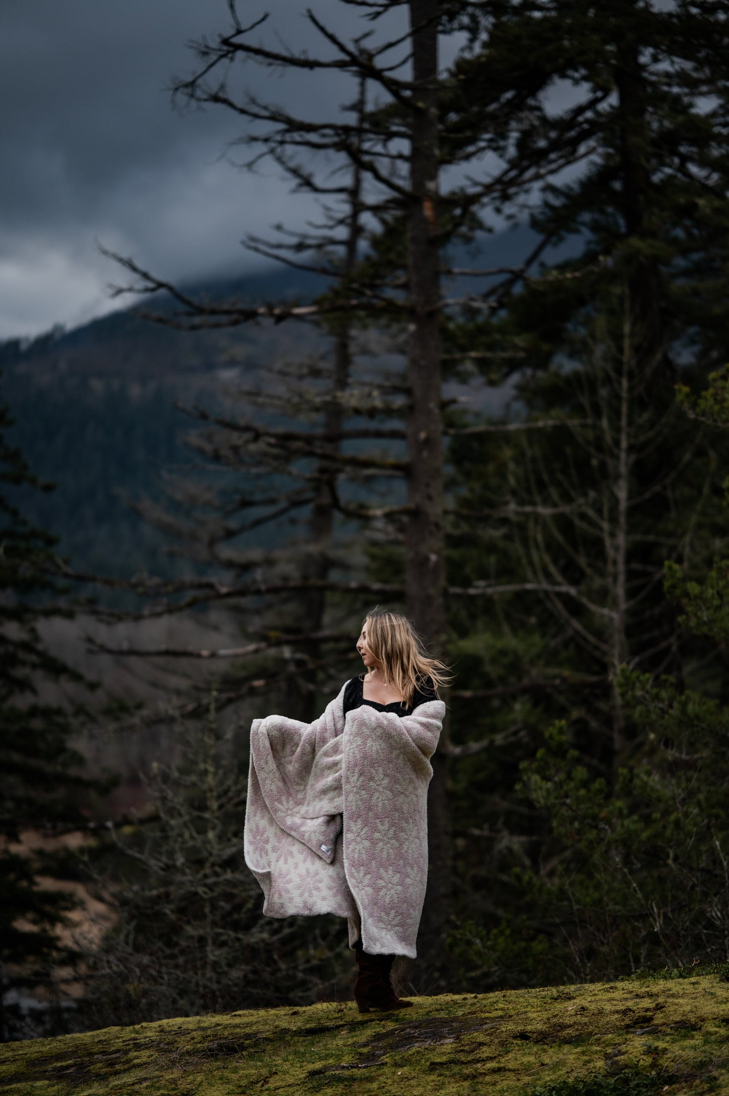 Hushed Violet & Baby's Breath Daisy Print Extended Throw