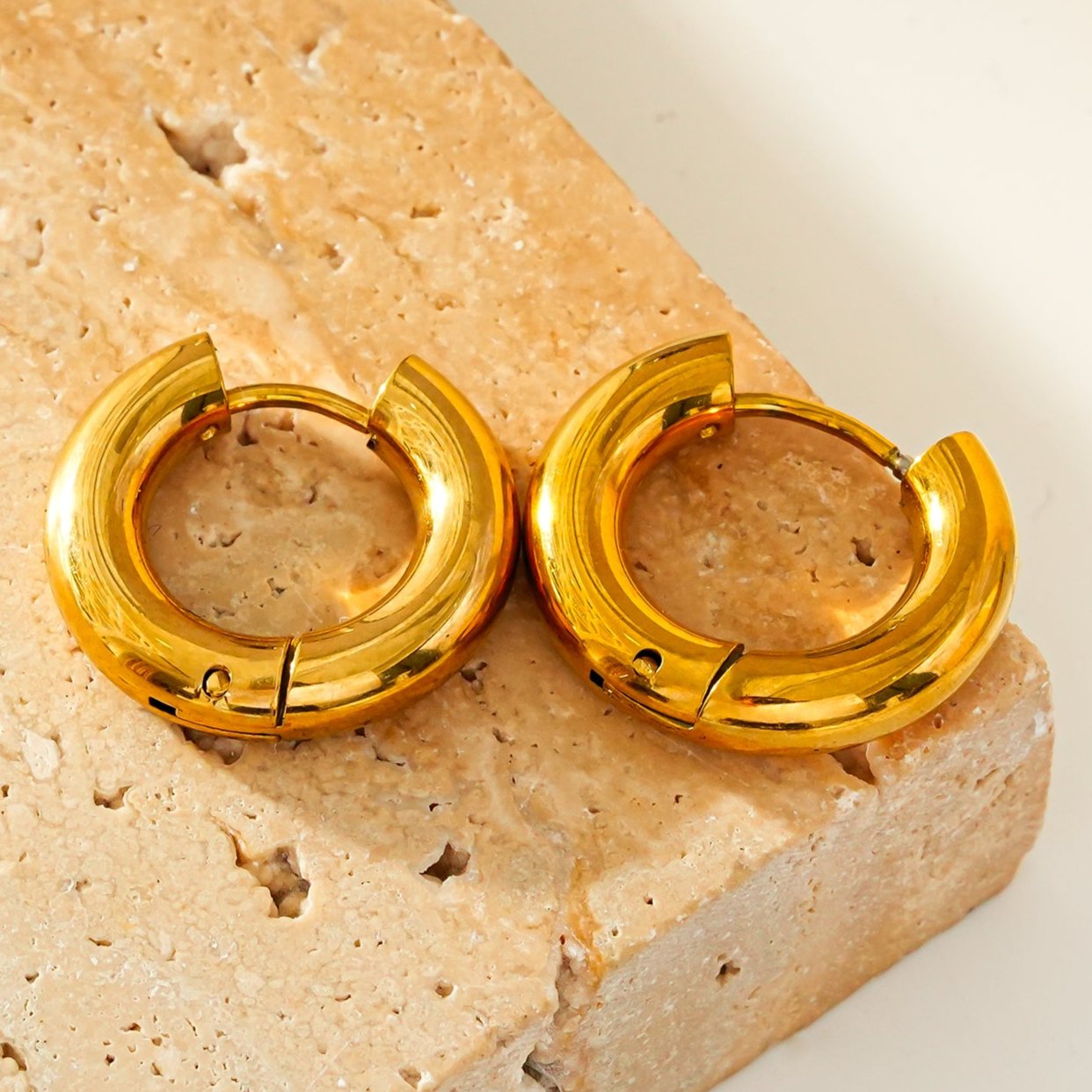 CHOLULA Gold: Mid Width Smooth Surface Tube Hoop Earrings