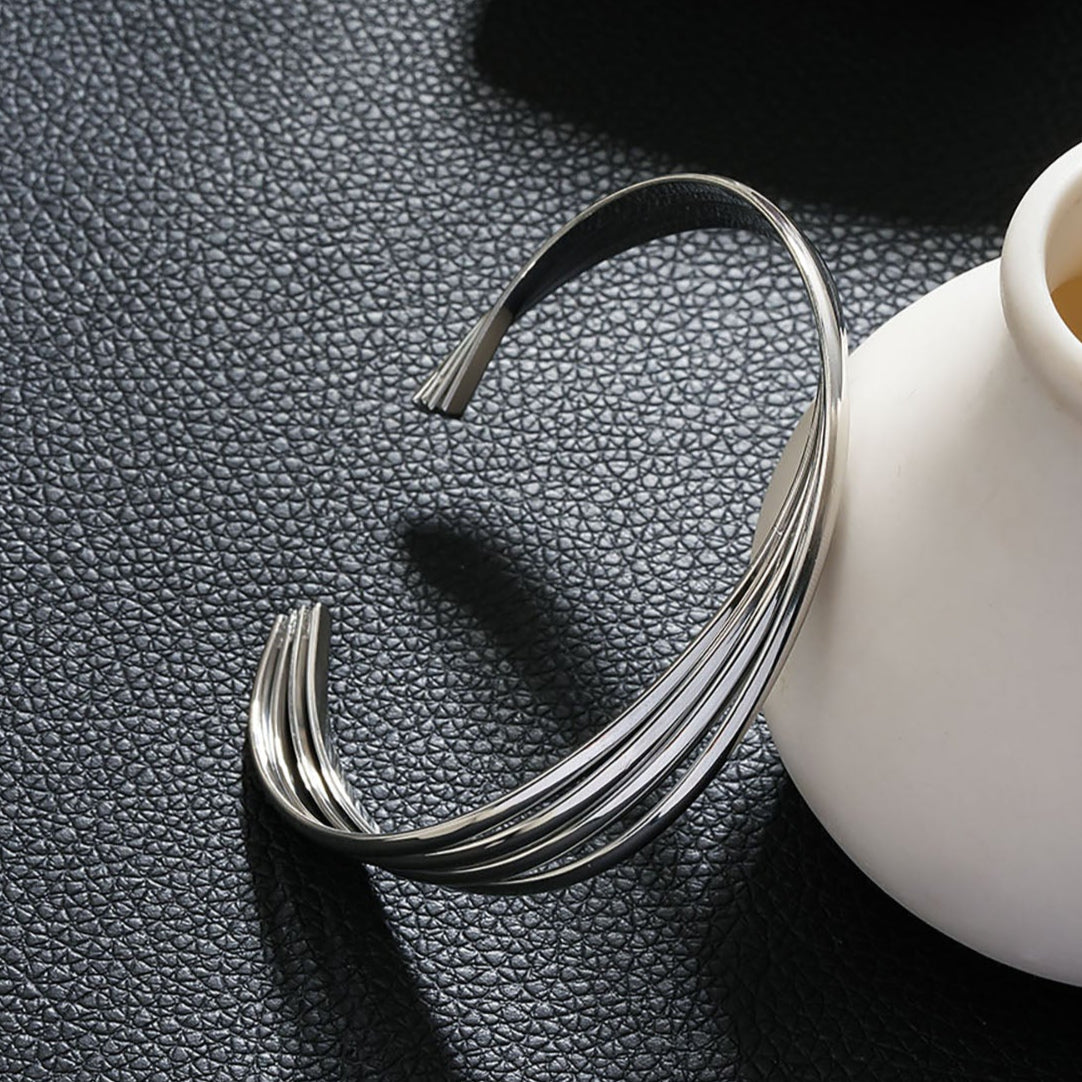 LIVIA: Geometric Lines Bracelet