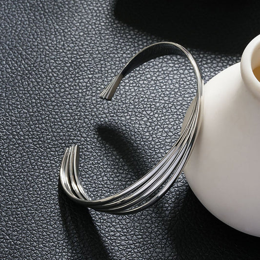 LIVIA: Geometric Lines Bracelet