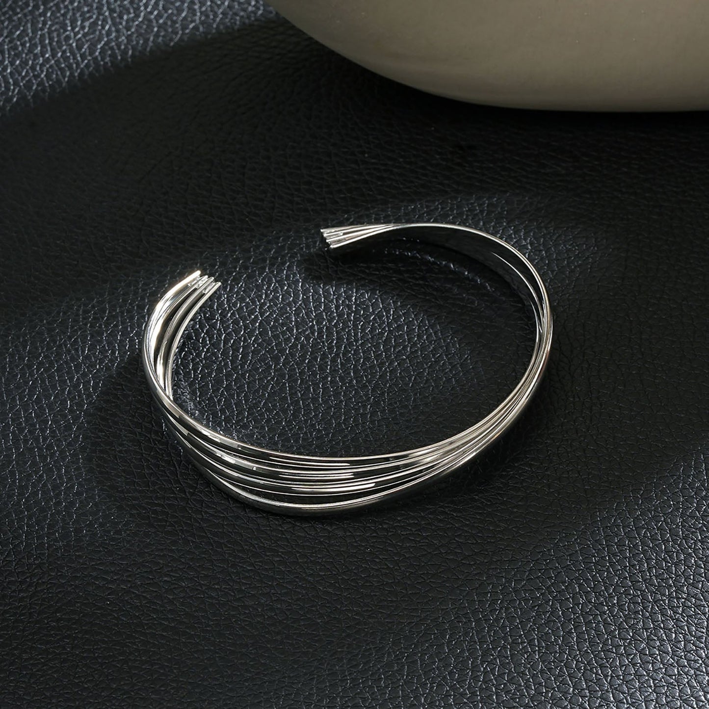 LIVIA: Geometric Lines Bracelet