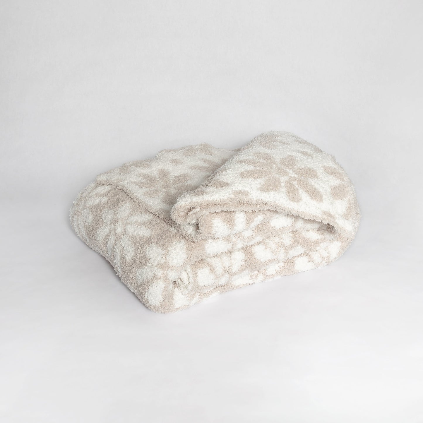 Daisy Print Blushing Beige and White Extended Throw
