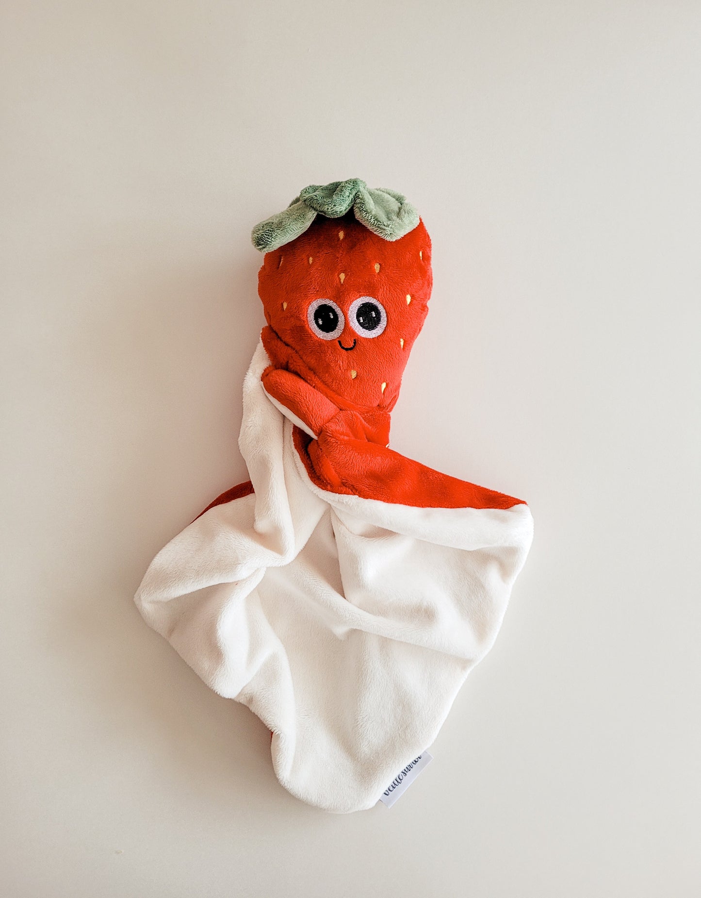 Baby Blankie - Marie-Antoinette the Strawberry - Veille sur toi