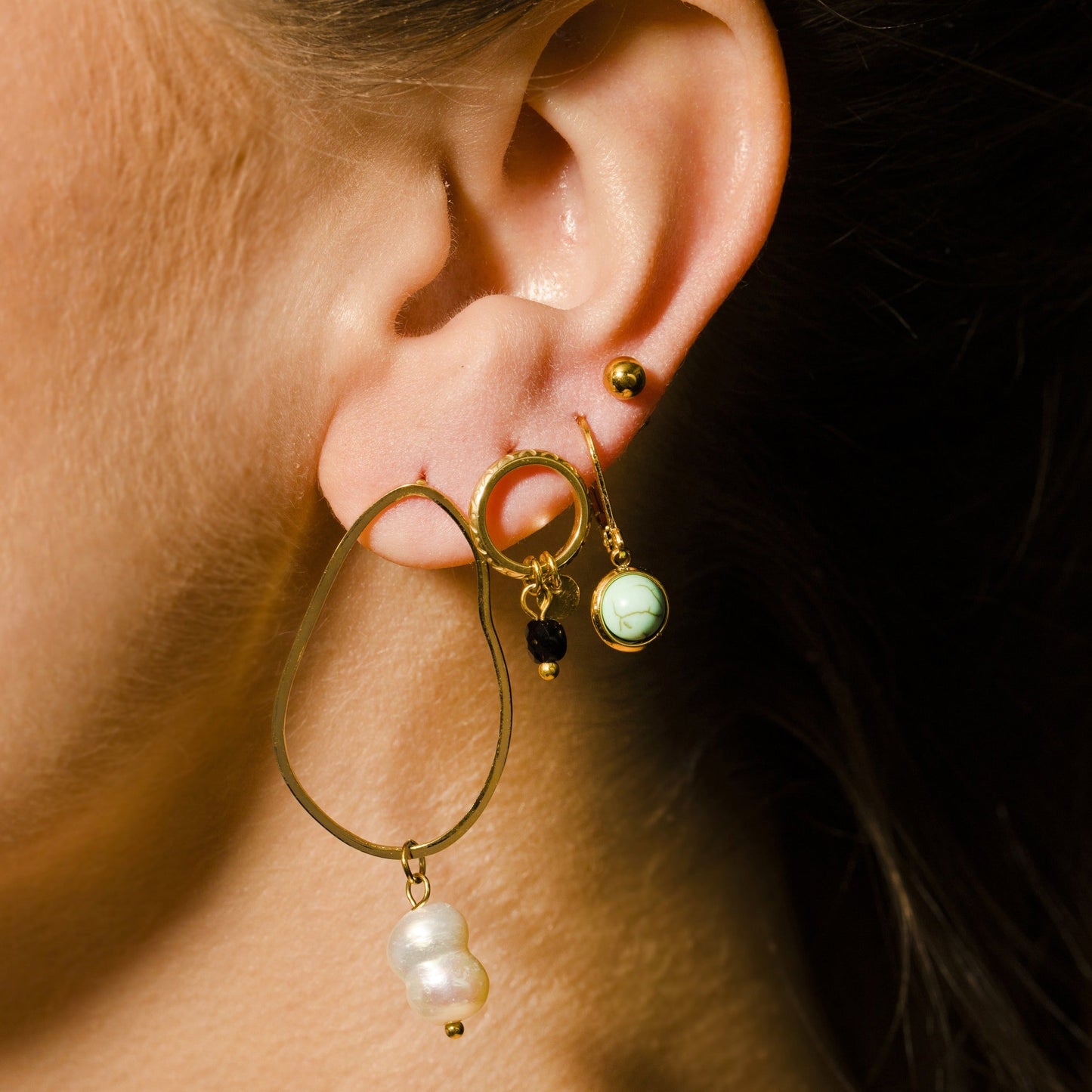 JAZMIN Black-Gold: Stud Earrings with Mini Charms