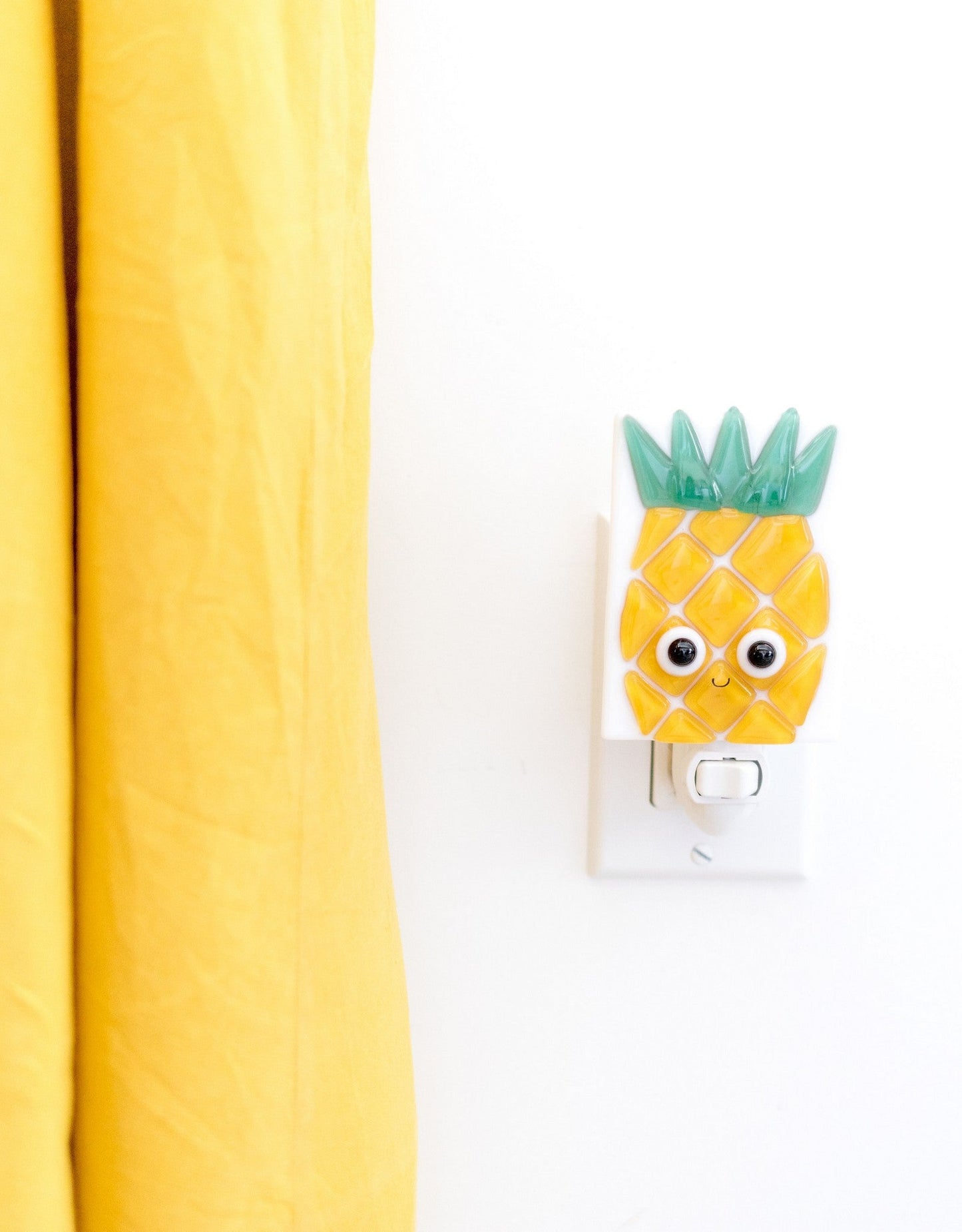 Night Light - Eduardo The pineapple - Veille sur toi