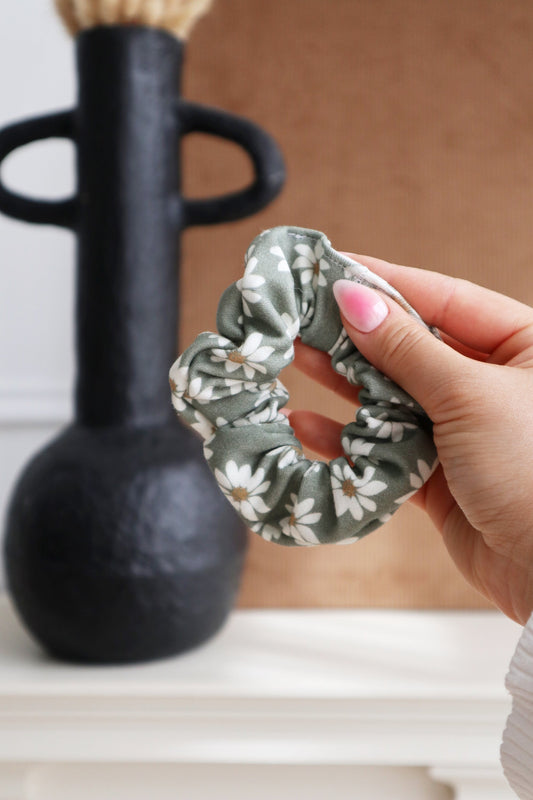 Hair Scrunchie - Wild Daisy
