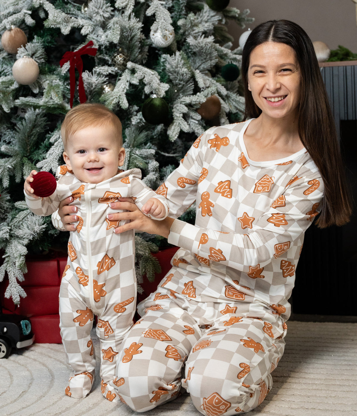 Women's Bamboo Long Sleeve Pajama Set (Gingerbread Party Print)
