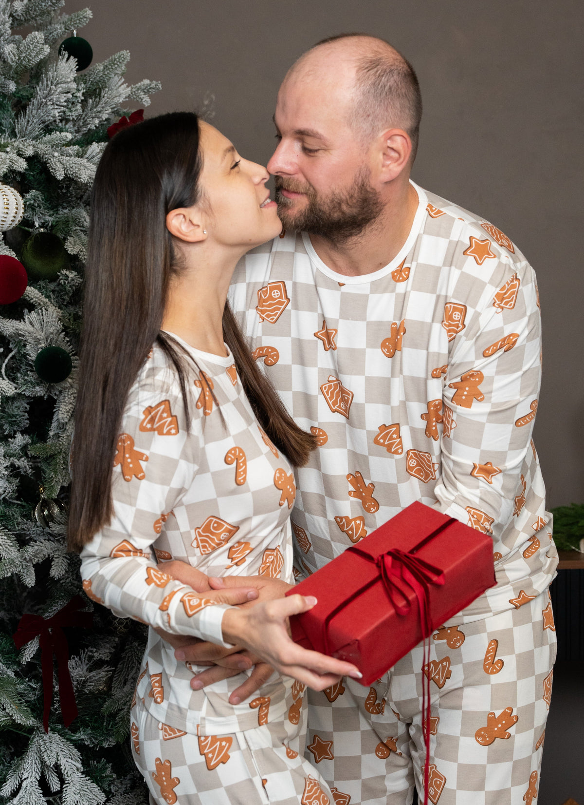 Women's Bamboo Long Sleeve Pajama Set (Gingerbread Party Print)