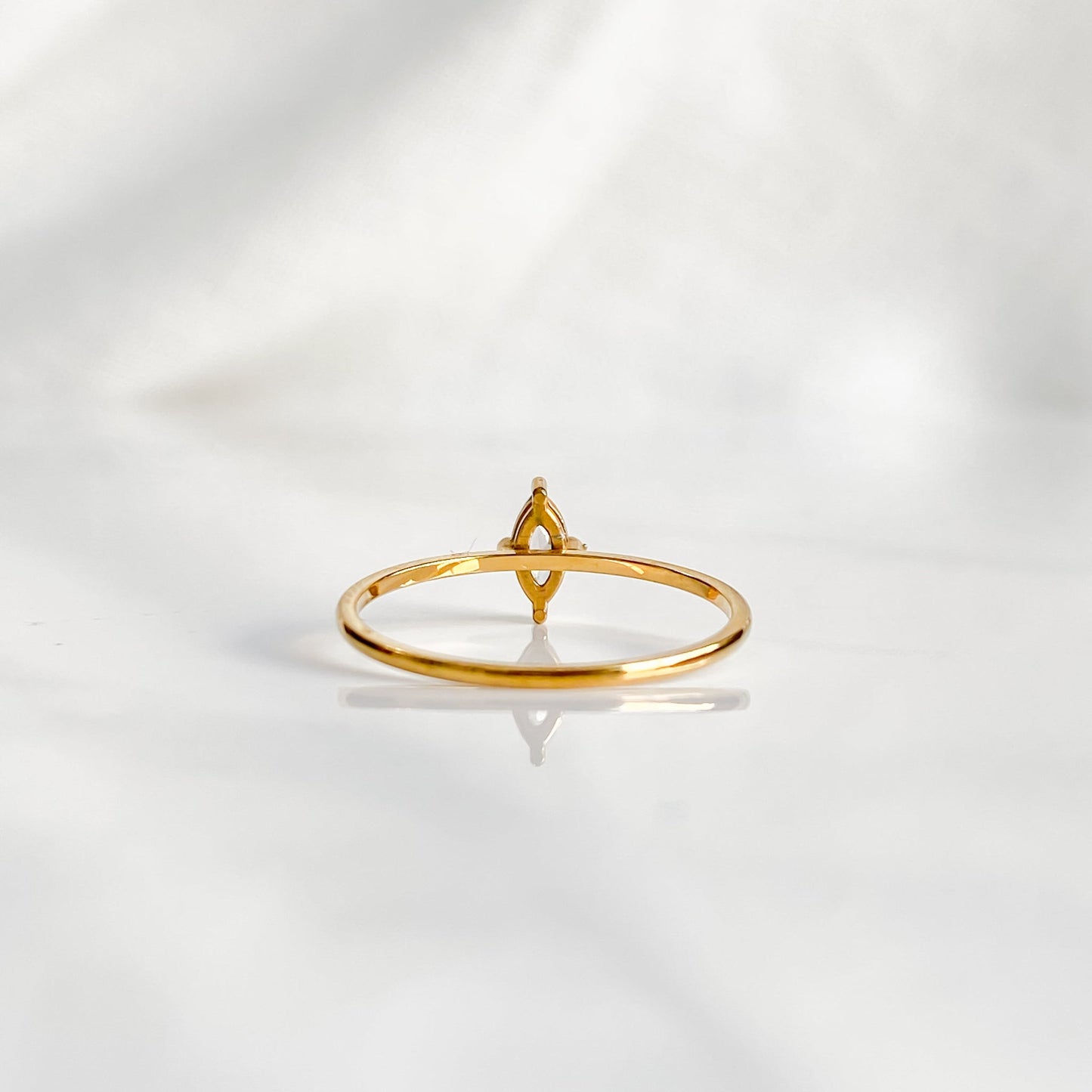 Bague solitaire dorée en acier inoxydable 18K | VÉNUS