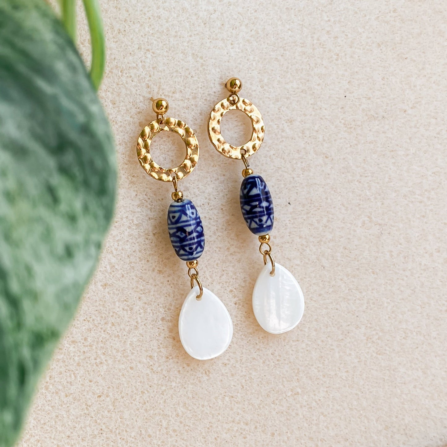 Boucles d’oreilles en céramique bleue & nacre naturelle | ABALONE