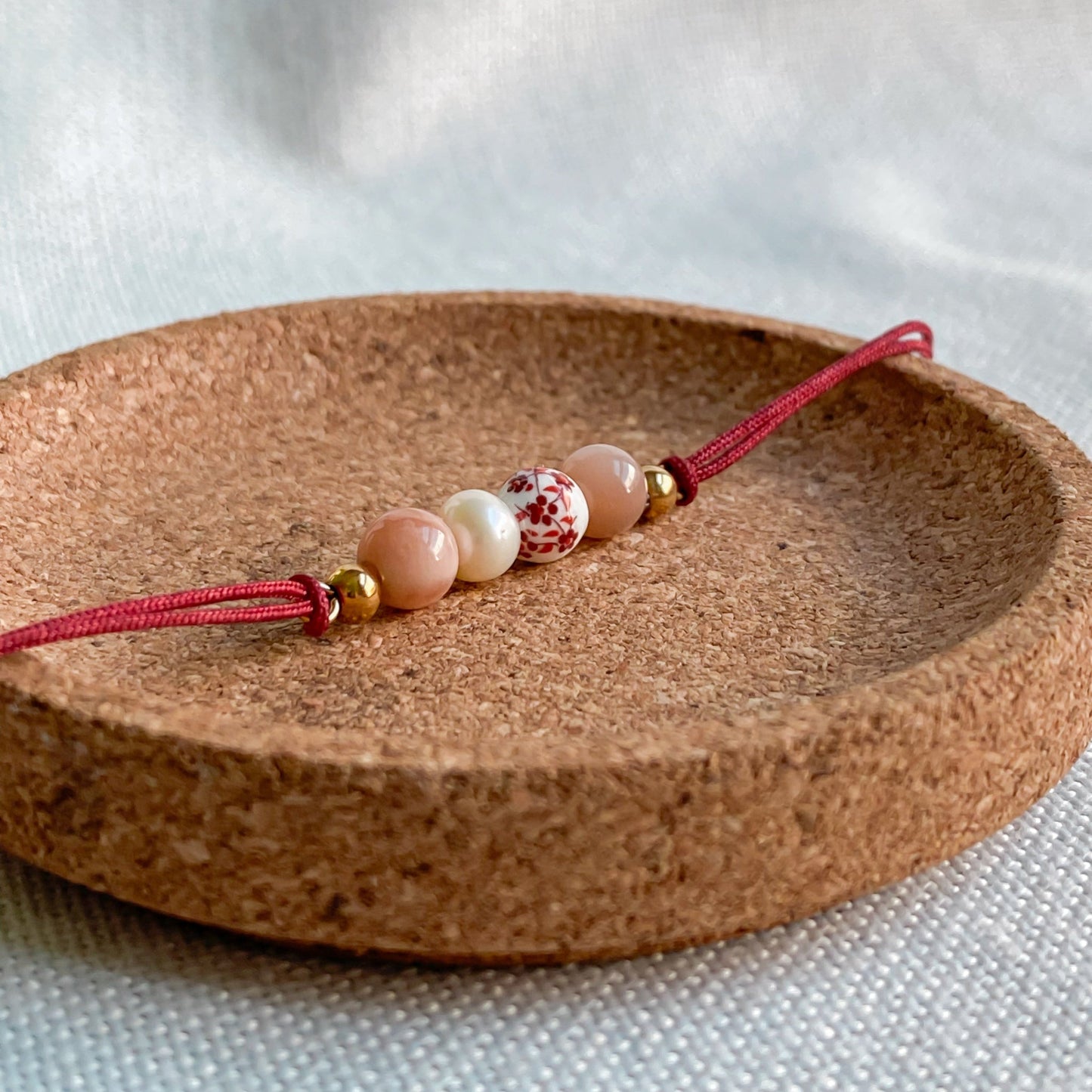 Bracelet cordon rouge en pierres naturelles | ÉVEIL