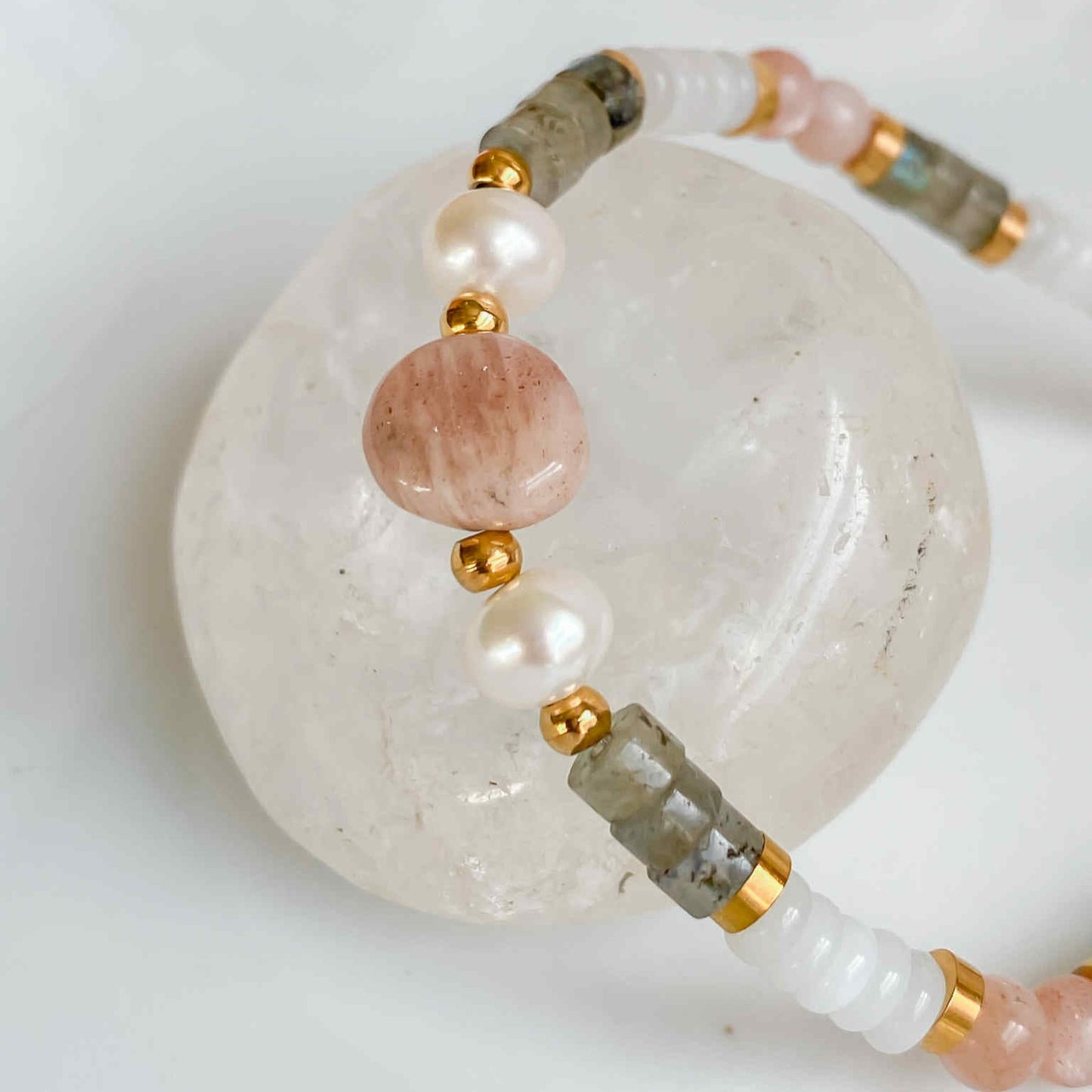 Bracelet en pierres naturelles et acier inoxydable plaqué or 18K | HÉCATE