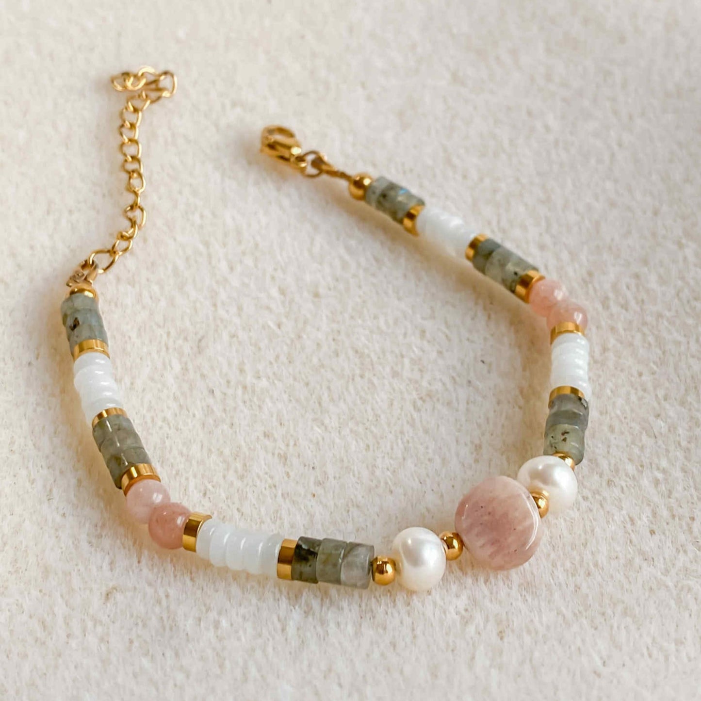 Bracelet en pierres naturelles et acier inoxydable plaqué or 18K | HÉCATE