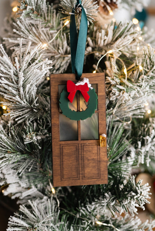 Custom Door Ornament – Wooden & Acrylic Holiday Door Decoration with Window, Doorknob, and Wreath