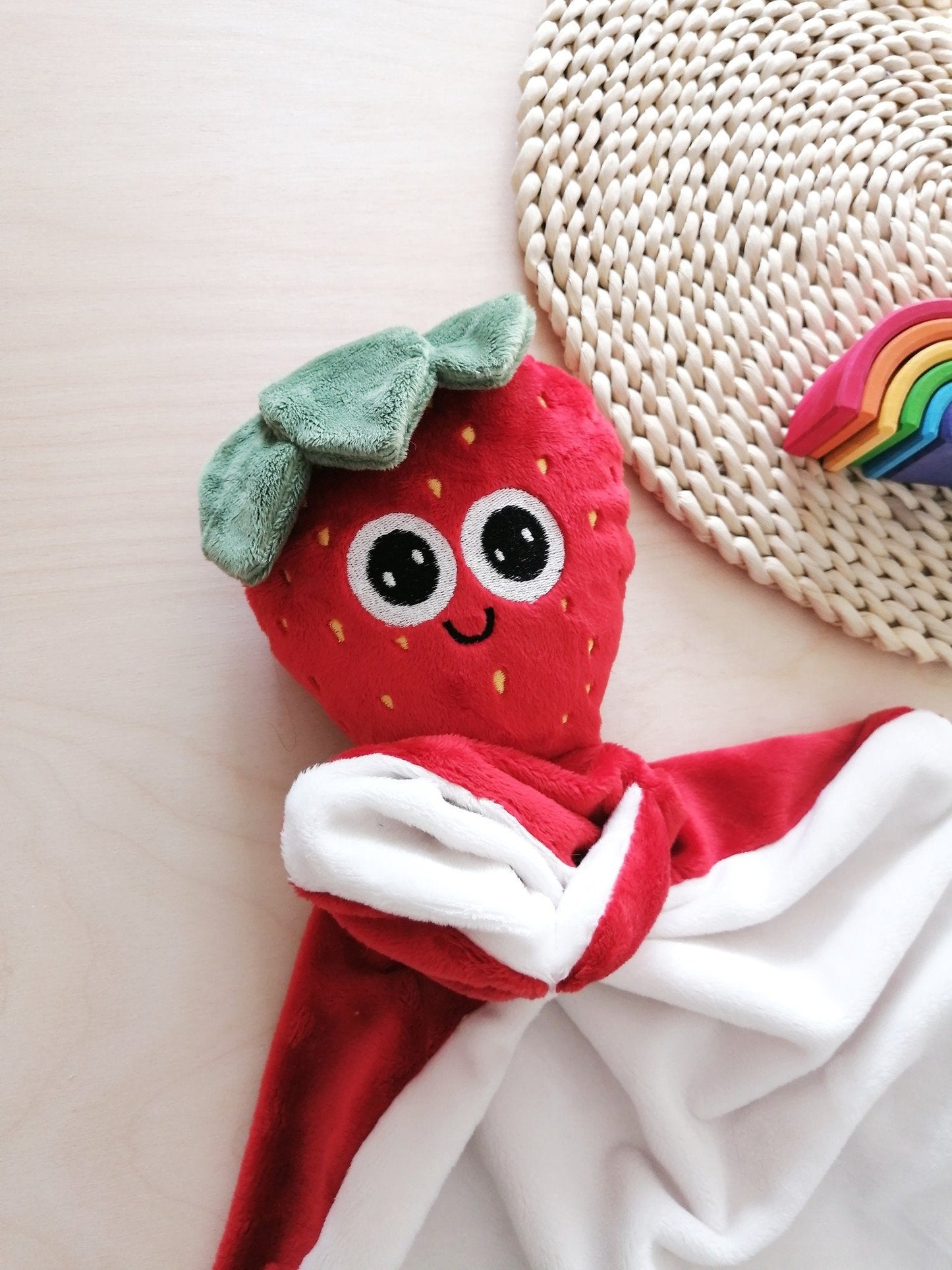Baby Blankie - Marie-Antoinette the Strawberry - Veille sur toi