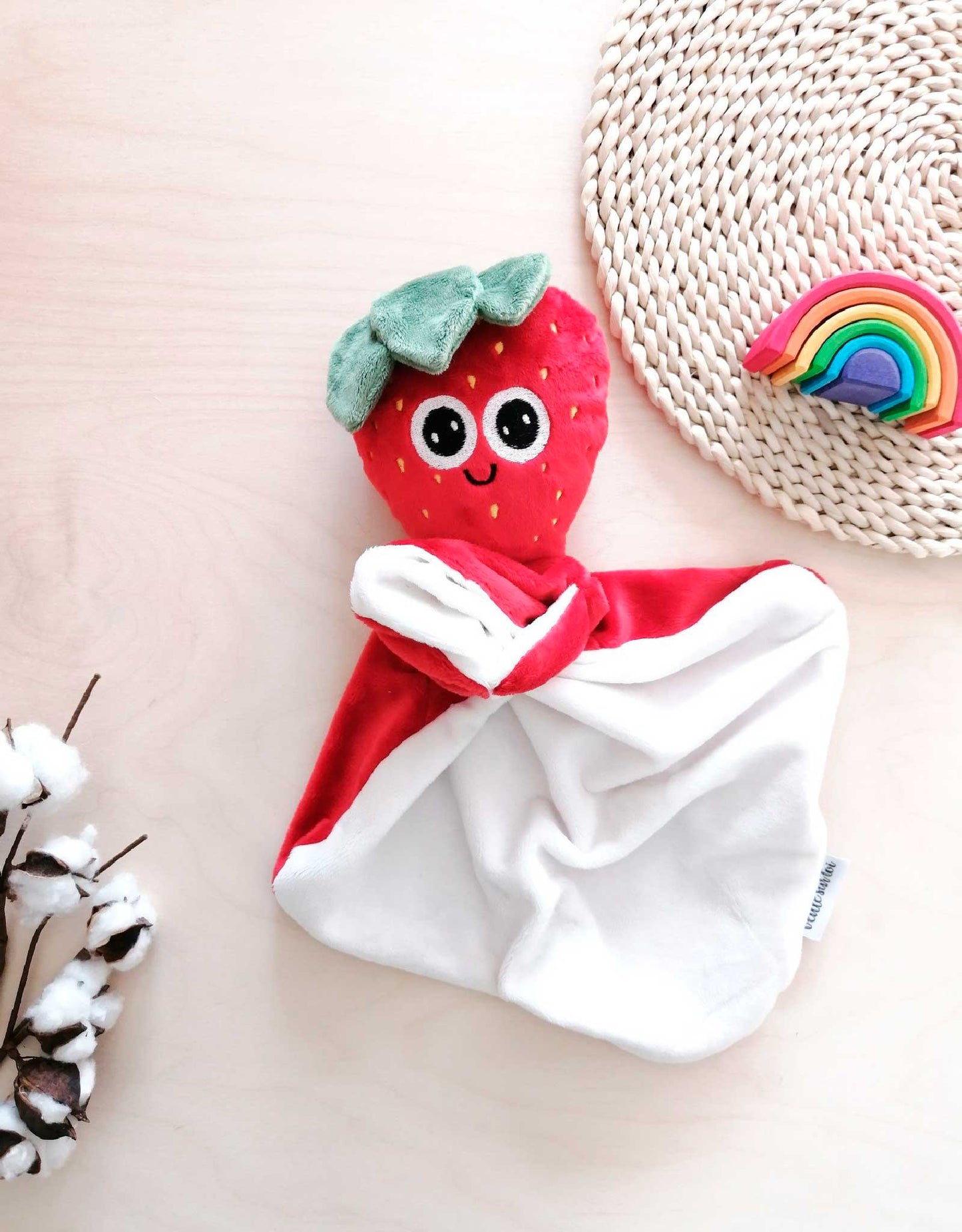 Baby Blankie - Marie-Antoinette the Strawberry - Veille sur toi