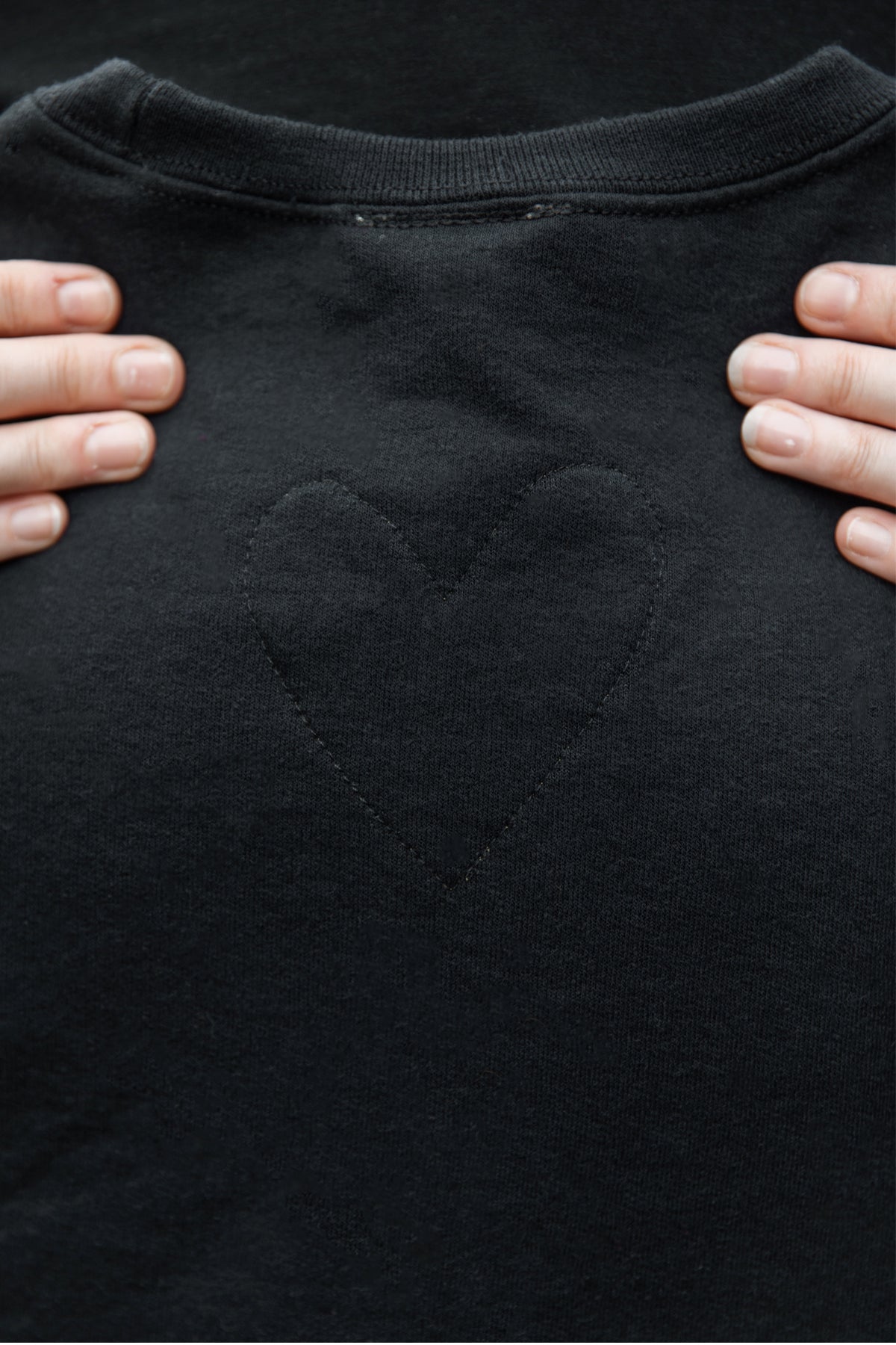 Fleurs {Mini Tipi} Heart | Black Crewneck Sweater