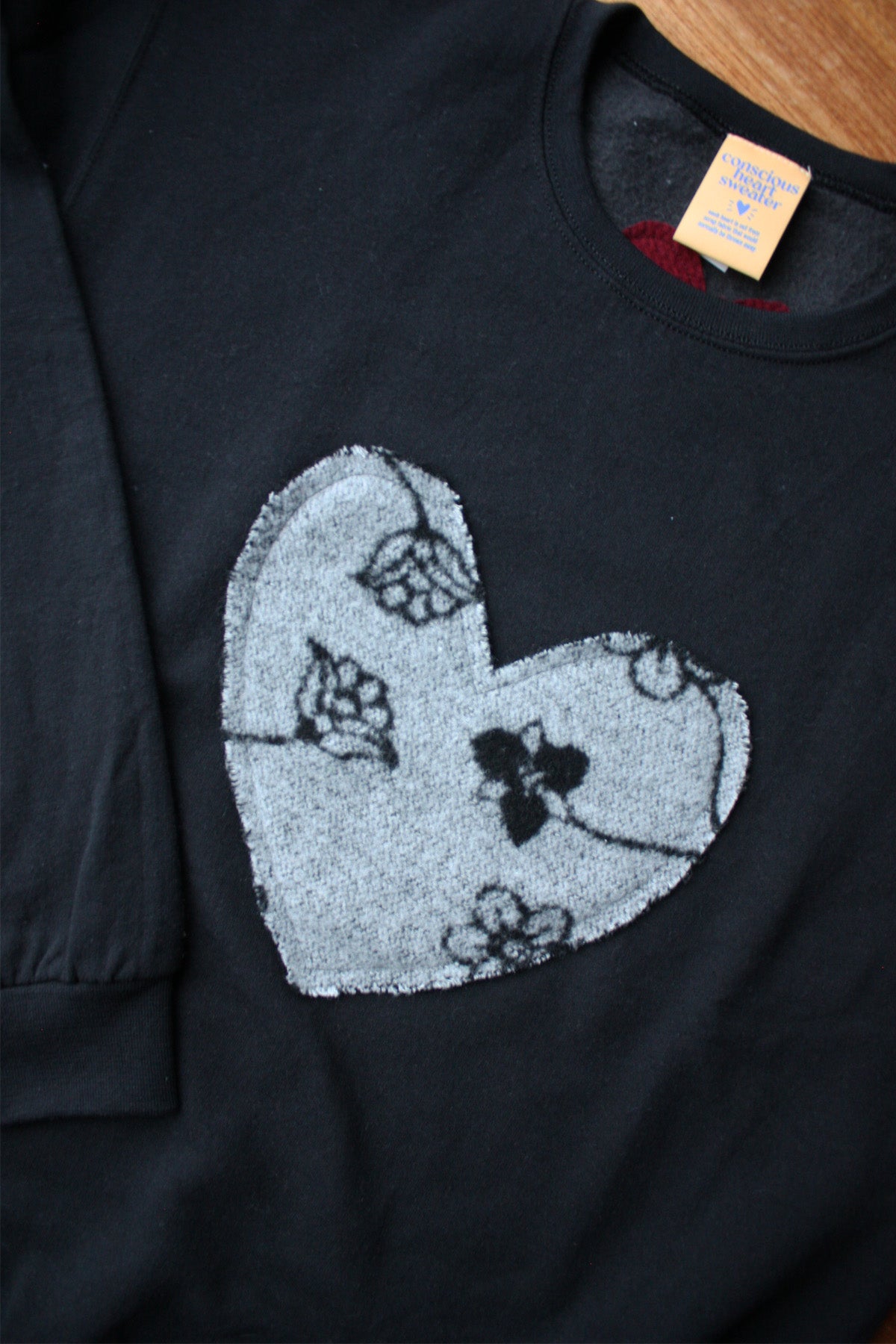 Fleurs {Mini Tipi} Heart | Black Crewneck Sweater