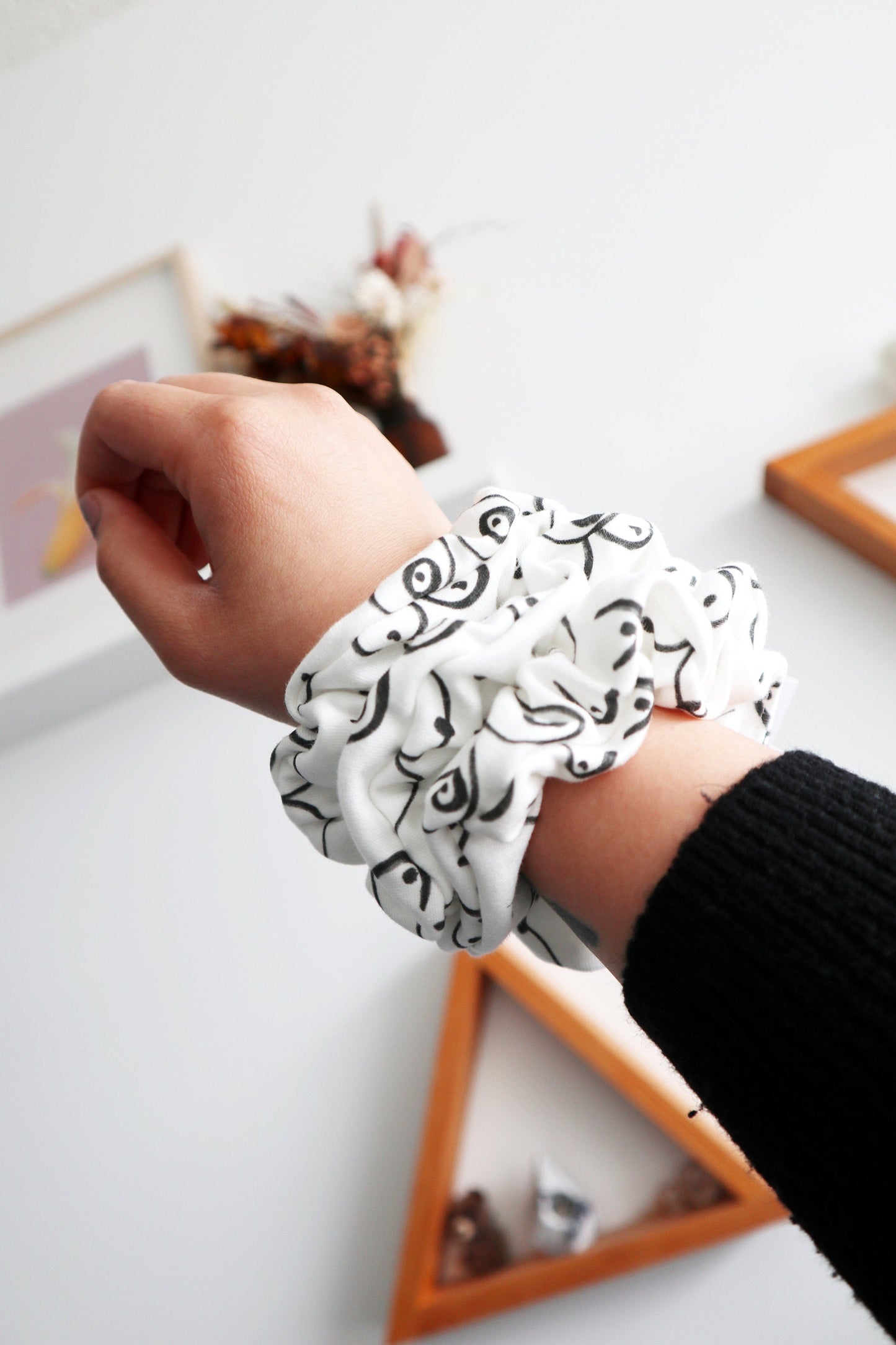 Hair Scrunchie - Woman Series