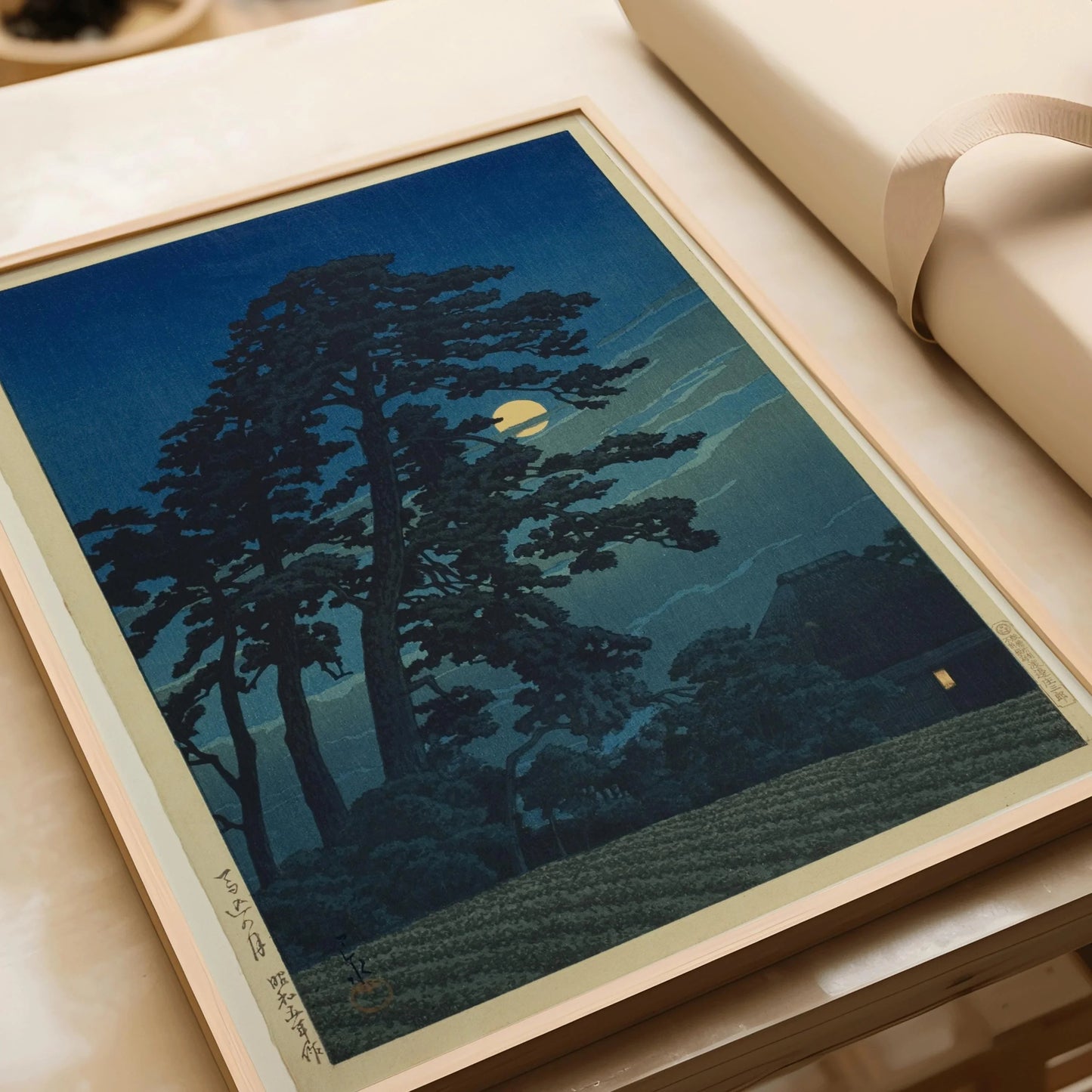 Estampe de Kawase Hasui représentant la lune à Umagome : art ancien japonais sur bois